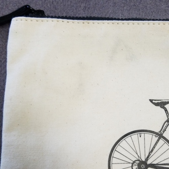 💕 3/$15 Cute Zipper bag 💕 - Picture 2 of 4